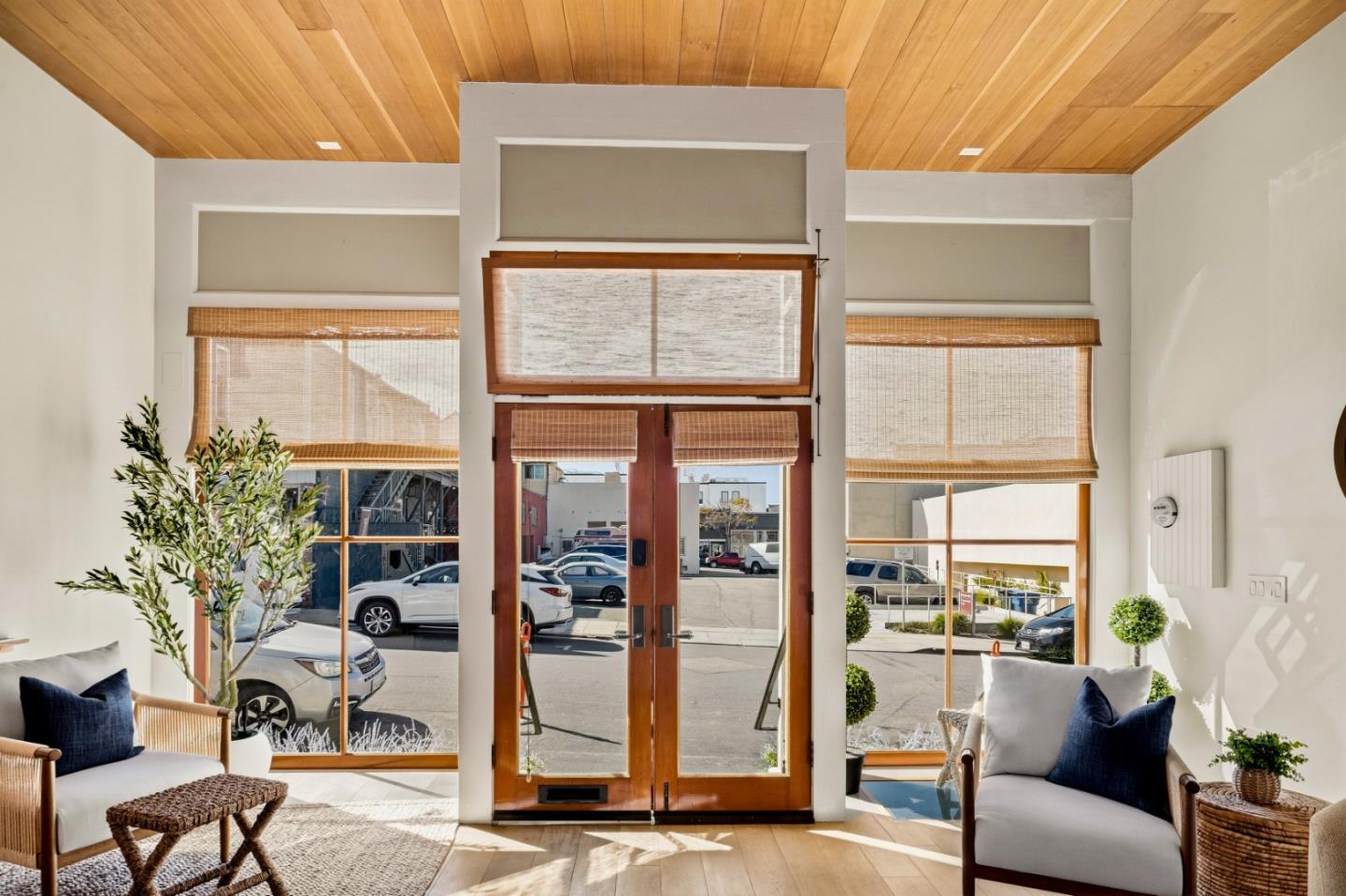 211 Grand AVE