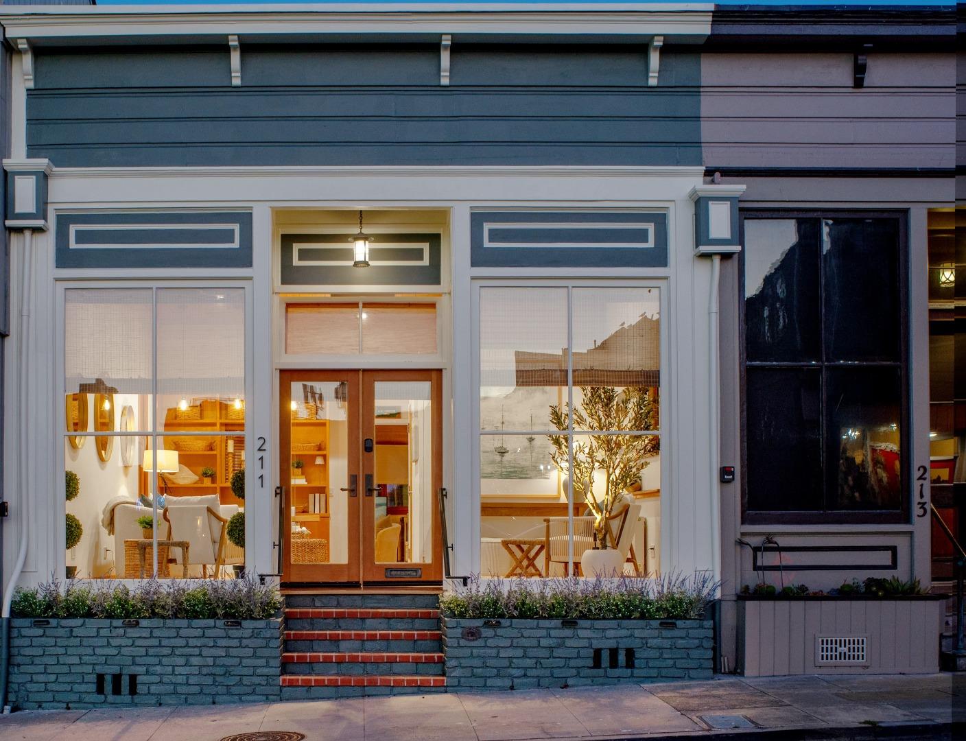 211 Grand AVE