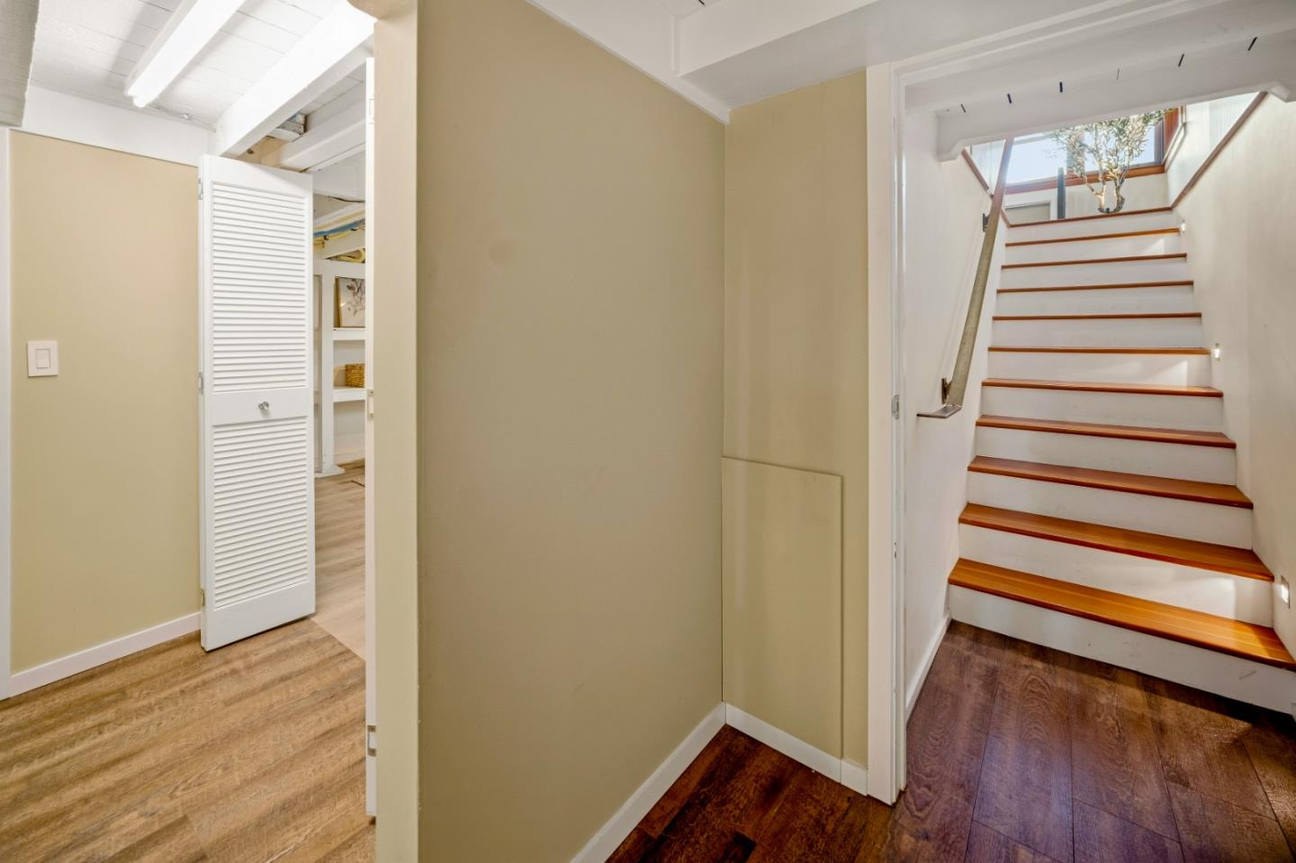 211 Grand AVE