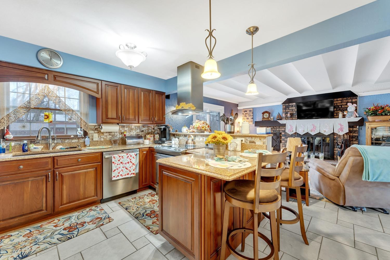 520 N County Line Road