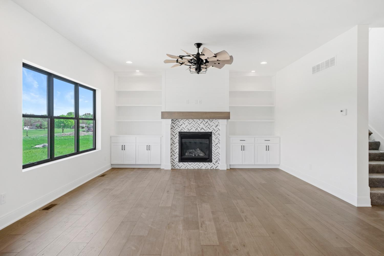 9825 Beacon Pointe Lane