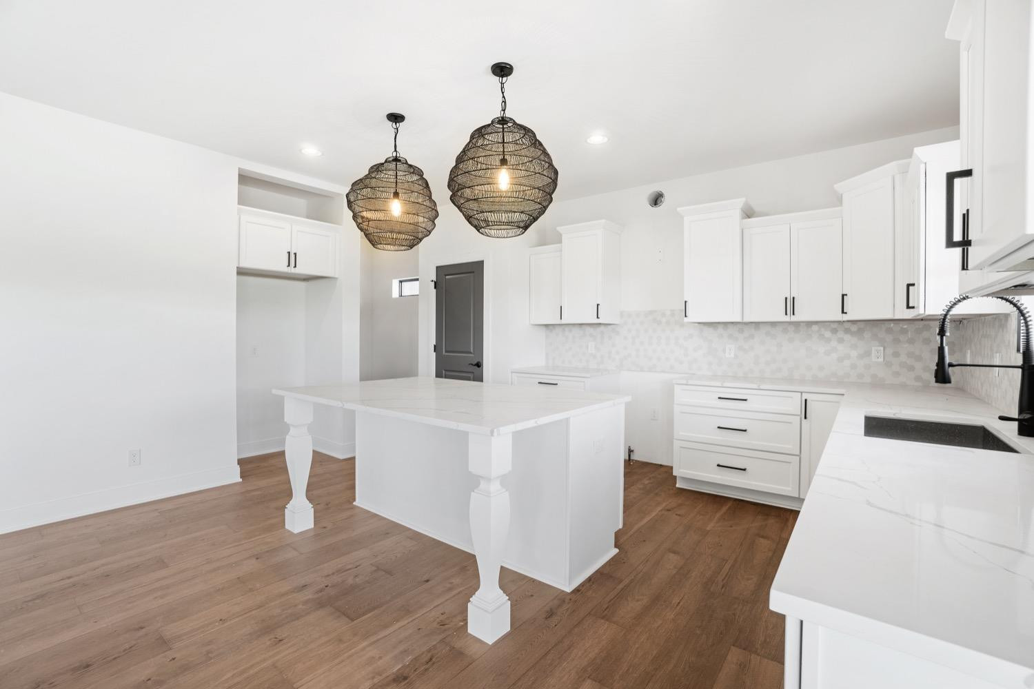 9825 Beacon Pointe Lane