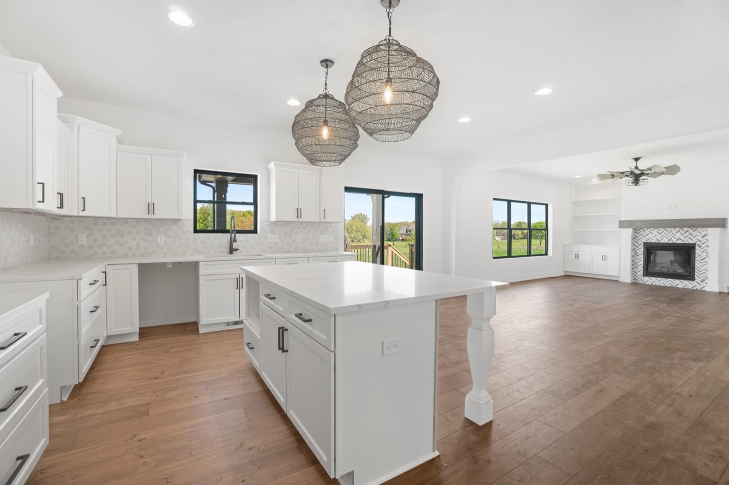 9825 Beacon Pointe Lane