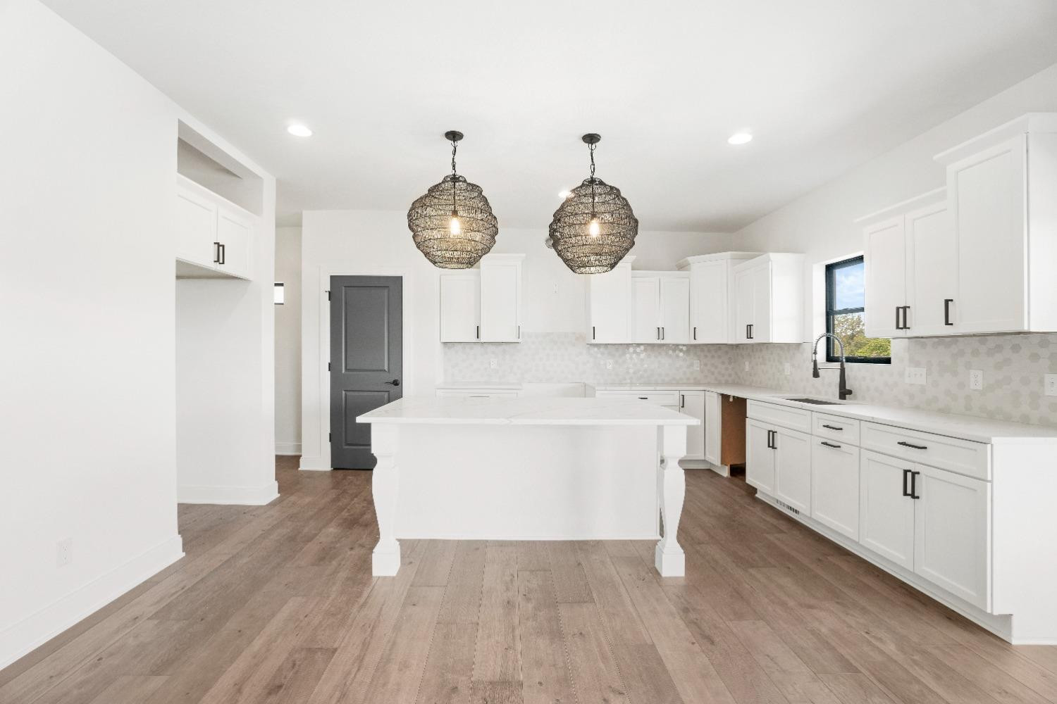 9805 Beacon pointe Lane
