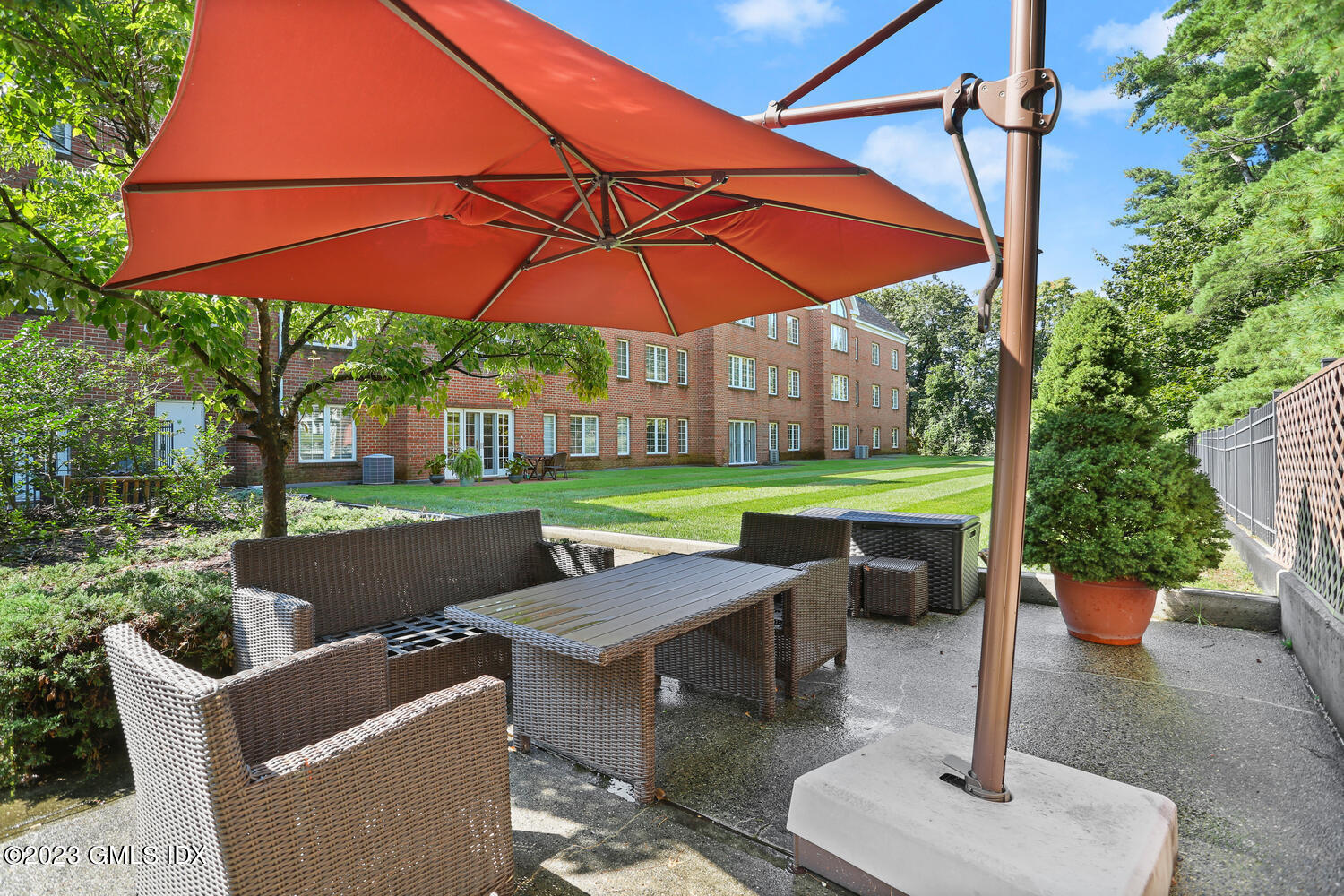 33 Lafayette Court, 2A