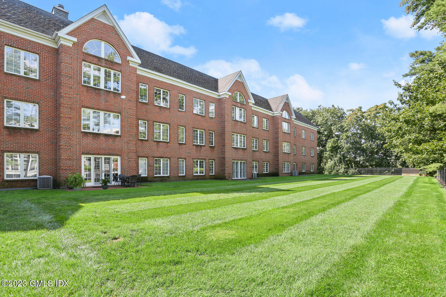 33 Lafayette Court, 2A