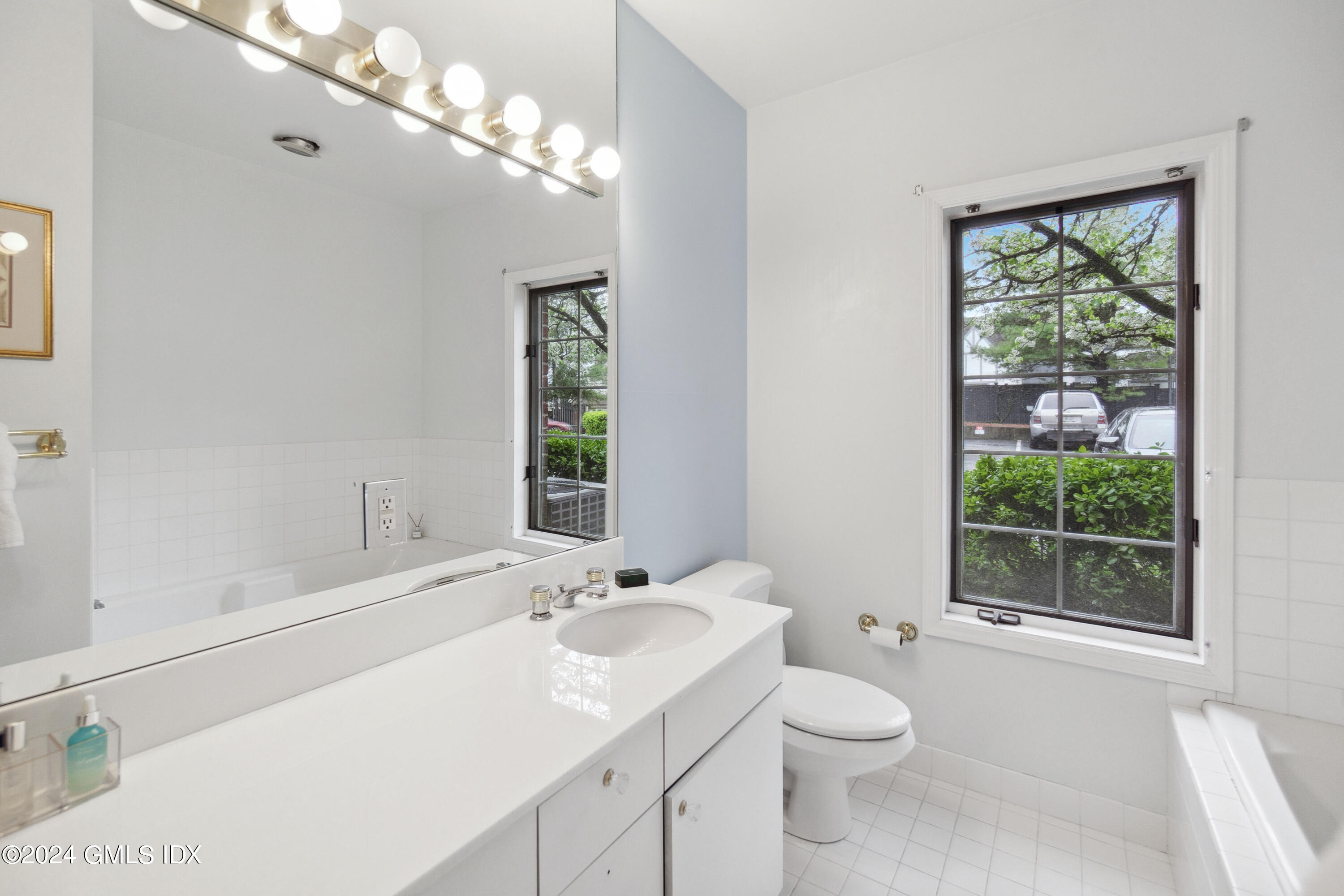 33 Lafayette Court, 1F