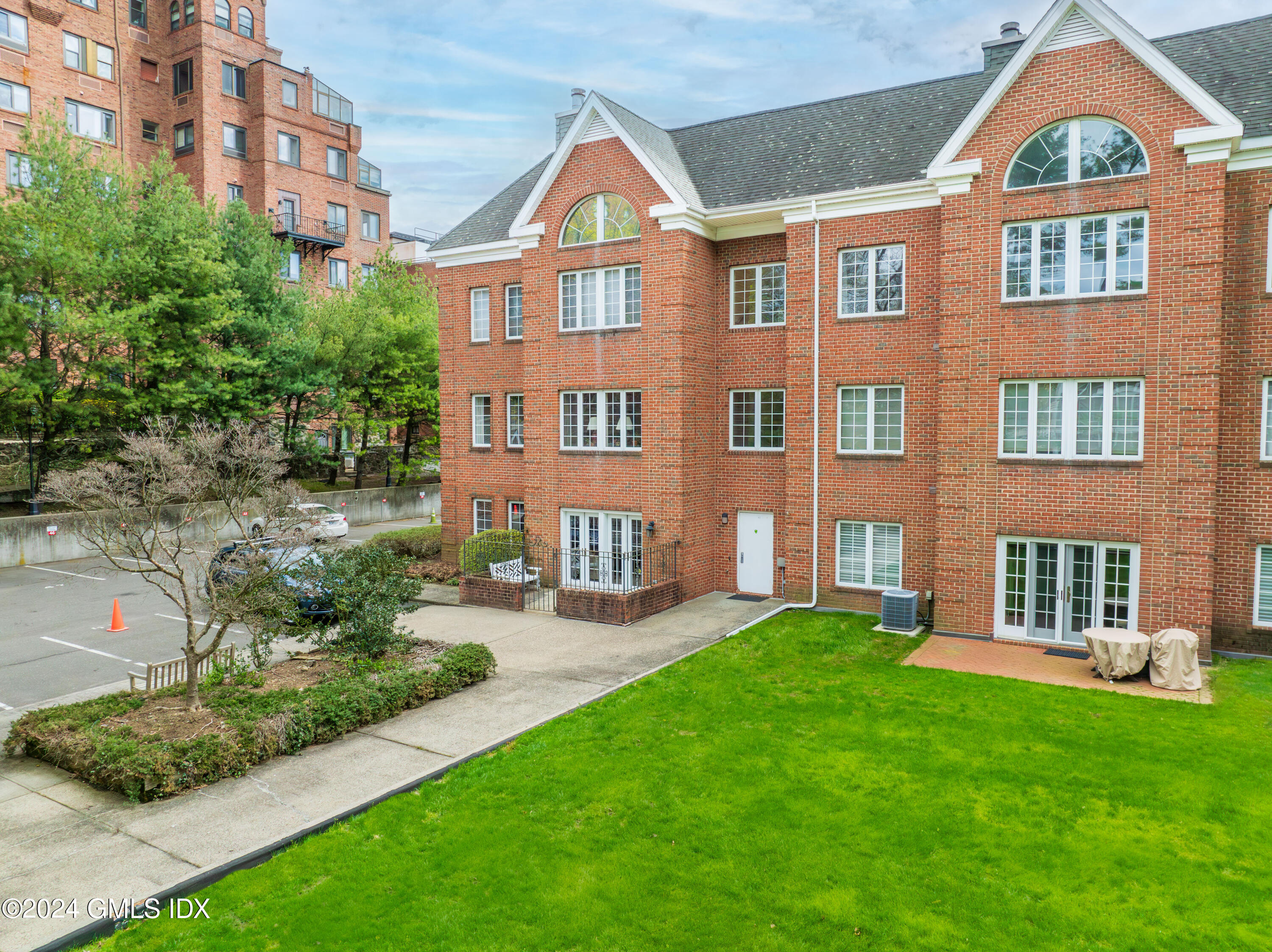 33 Lafayette Court, 1F