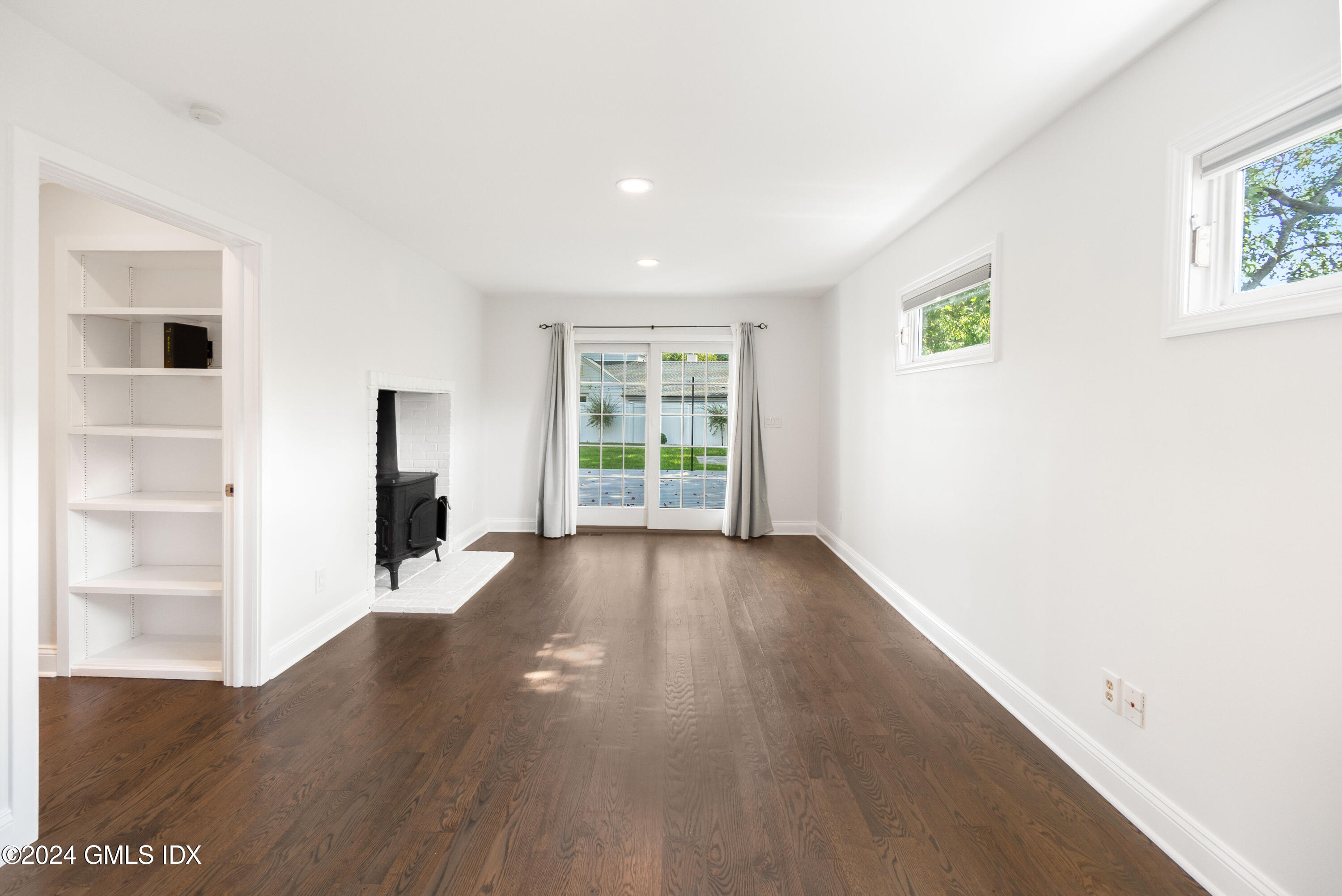 6 Hendrie Avenue