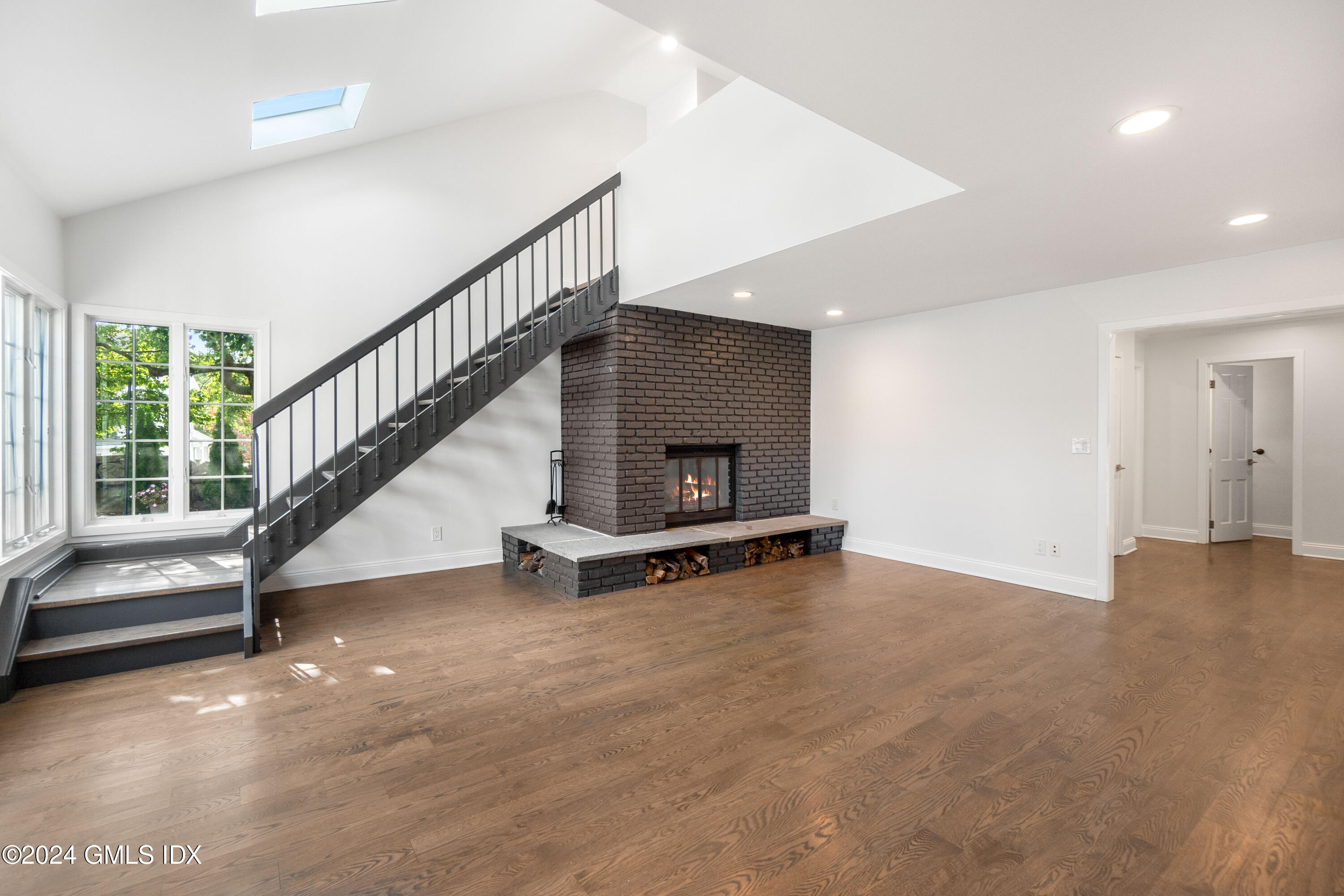 6 Hendrie Avenue