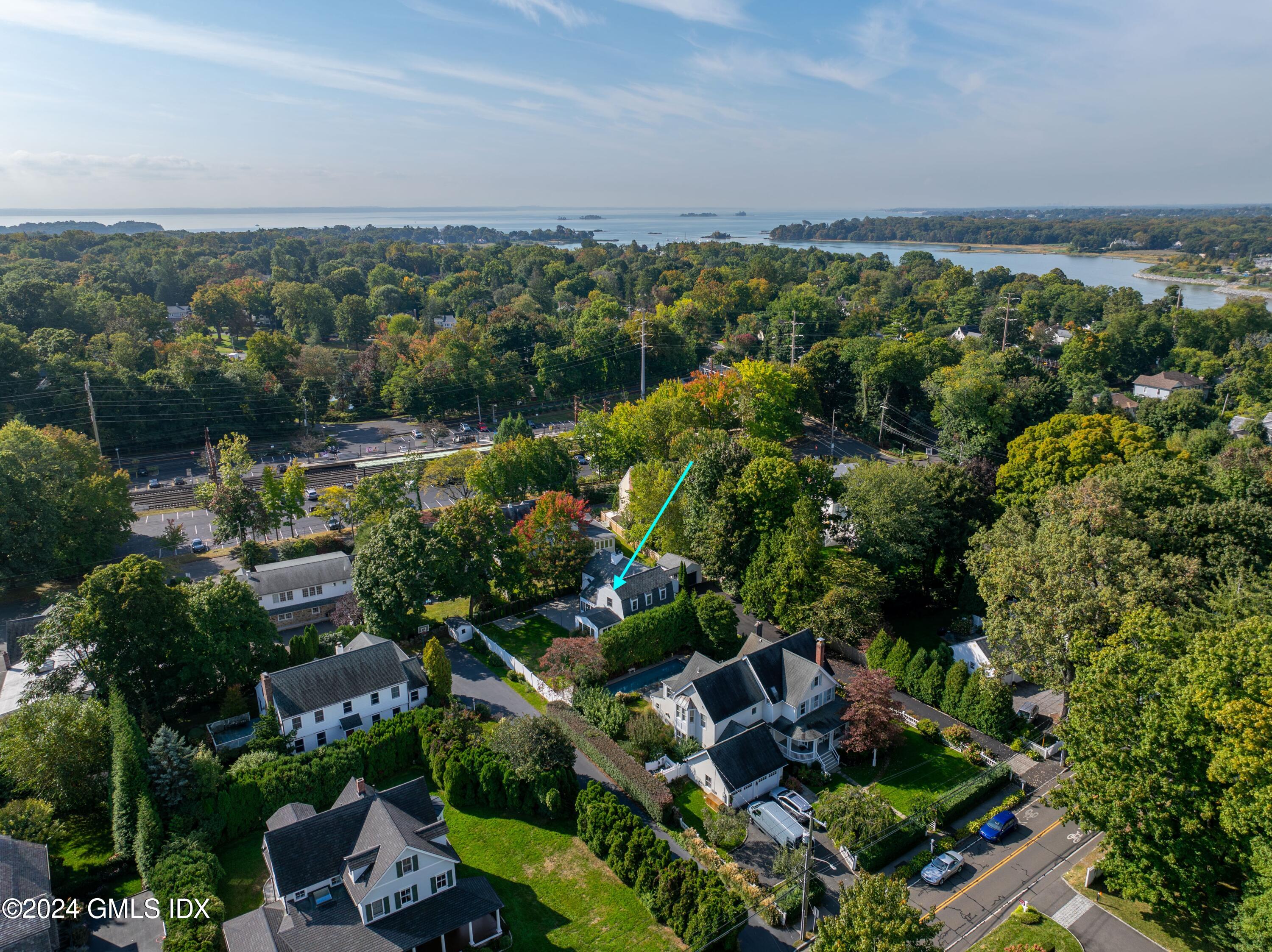 6 Hendrie Avenue