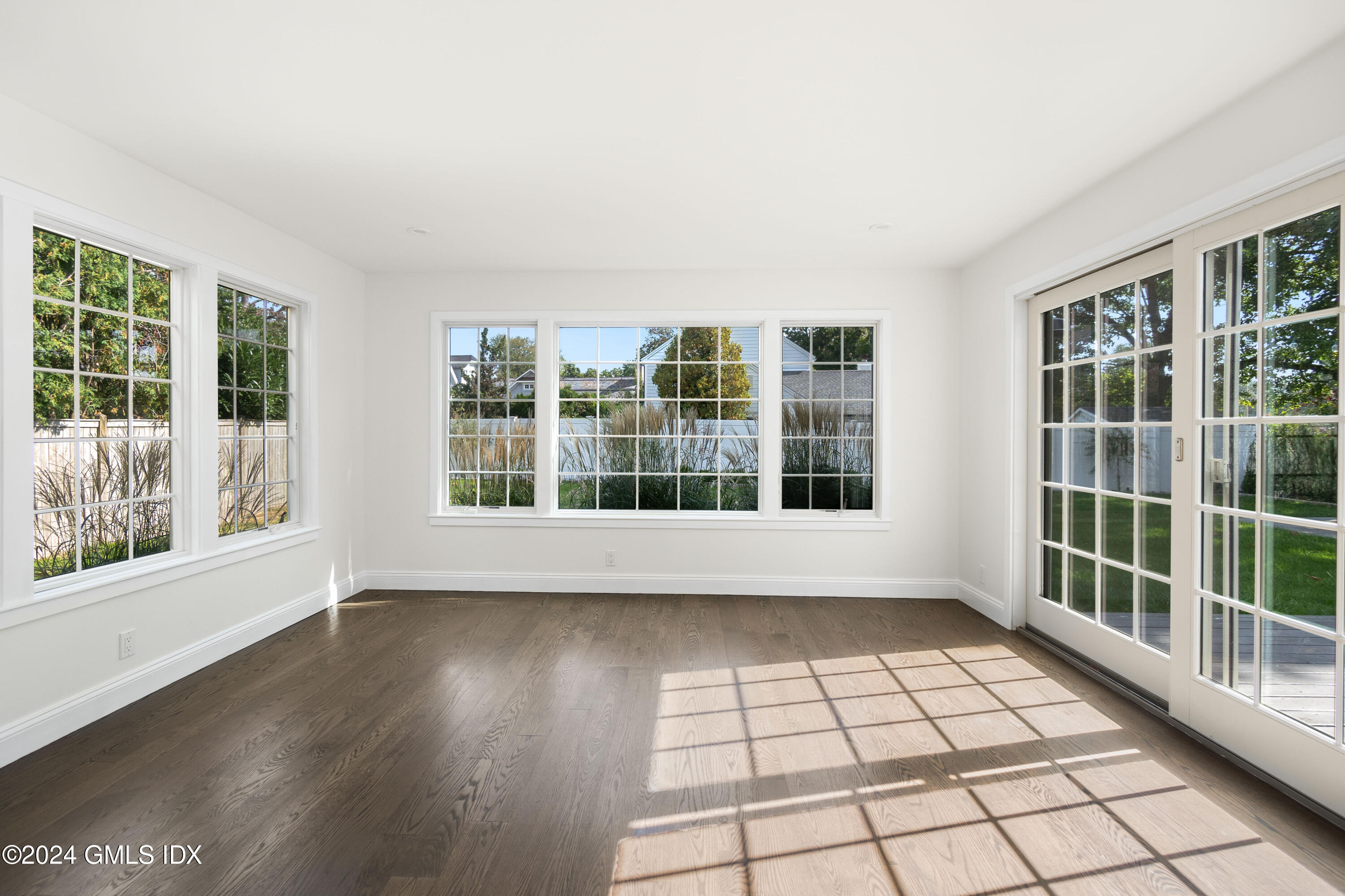 6 Hendrie Avenue