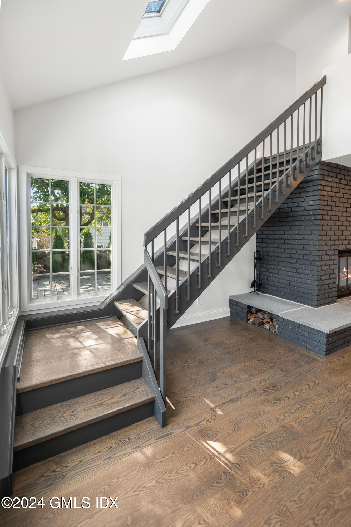 6 Hendrie Avenue