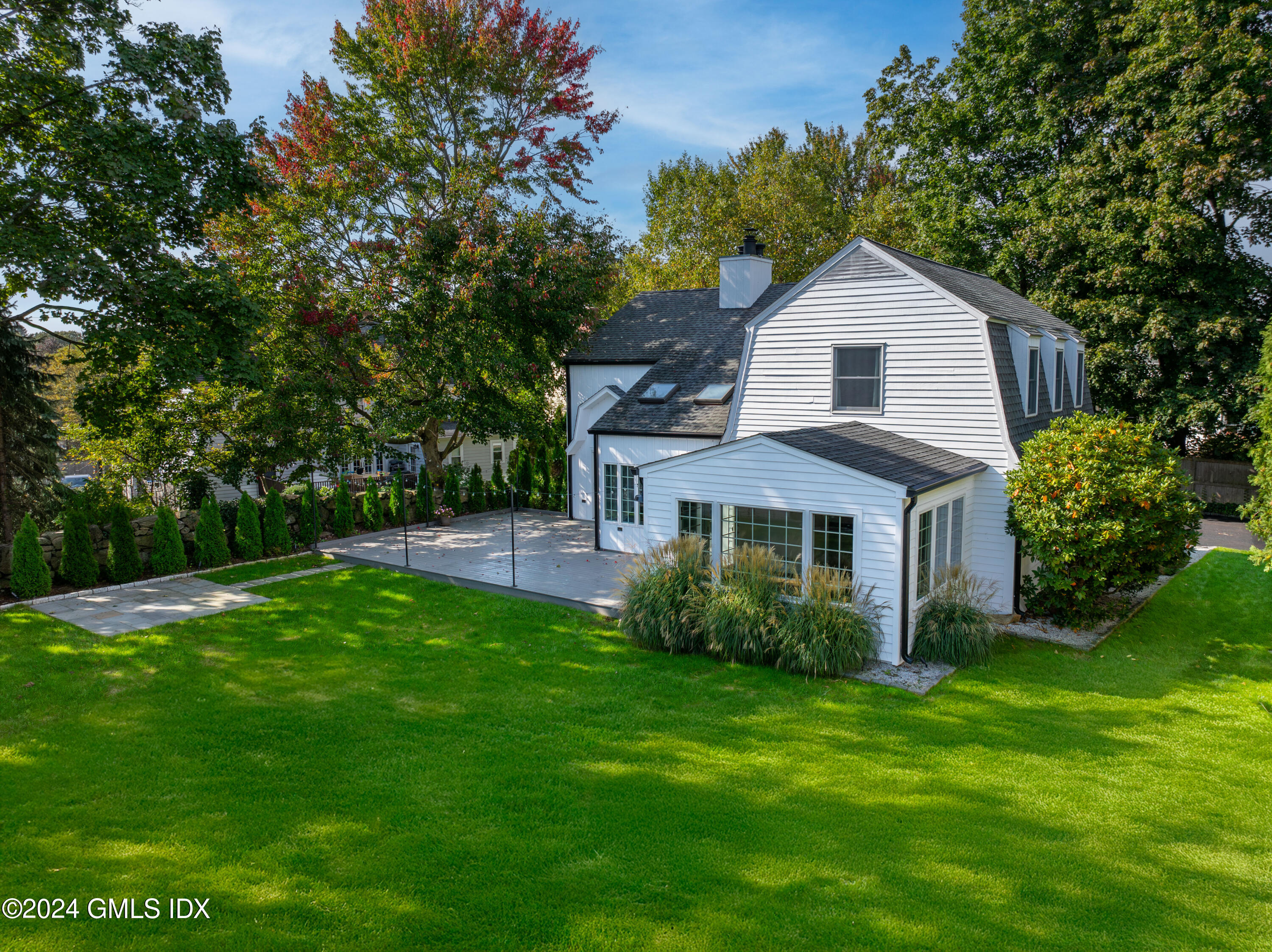 6 Hendrie Avenue