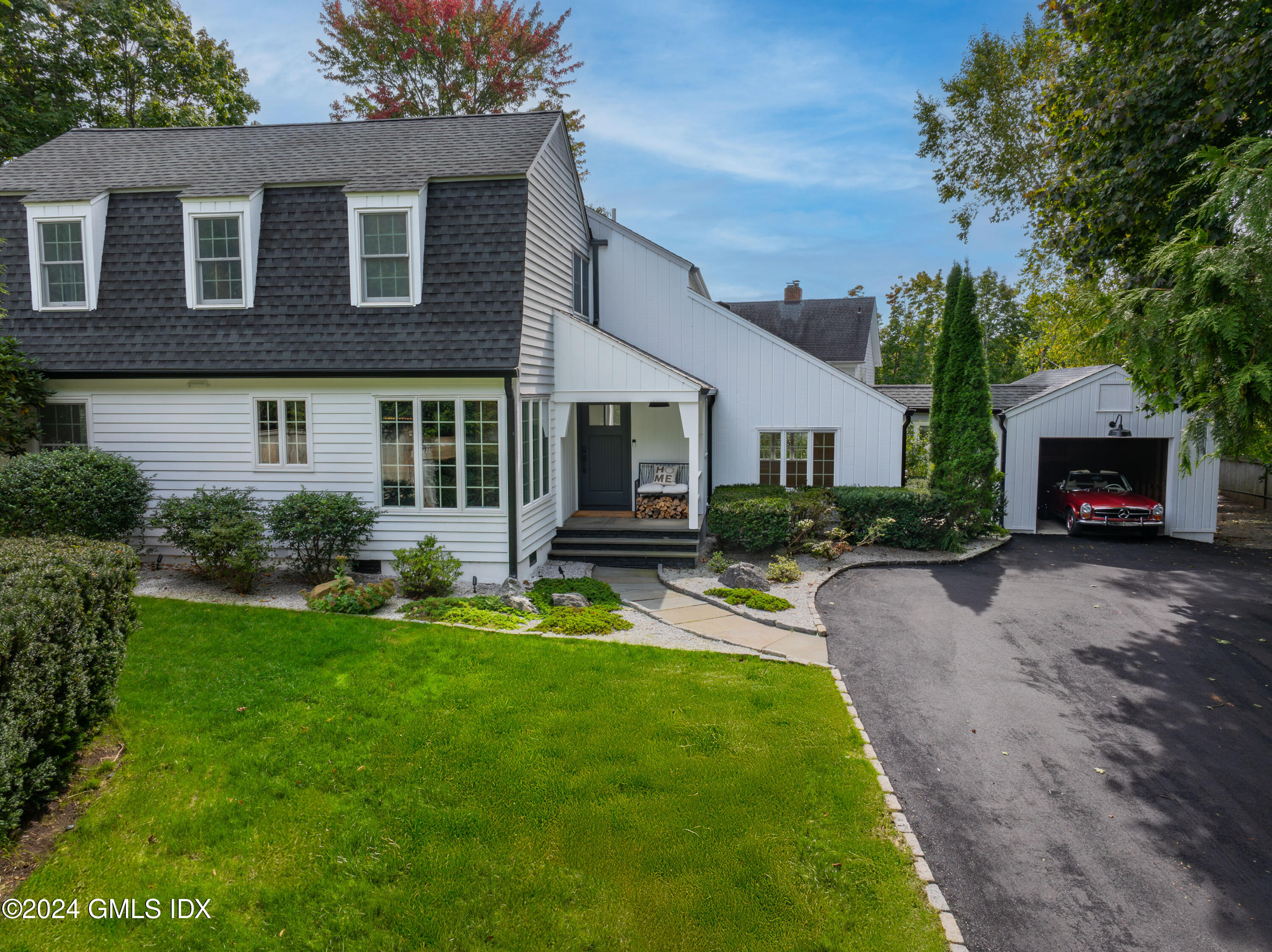 6 Hendrie Avenue