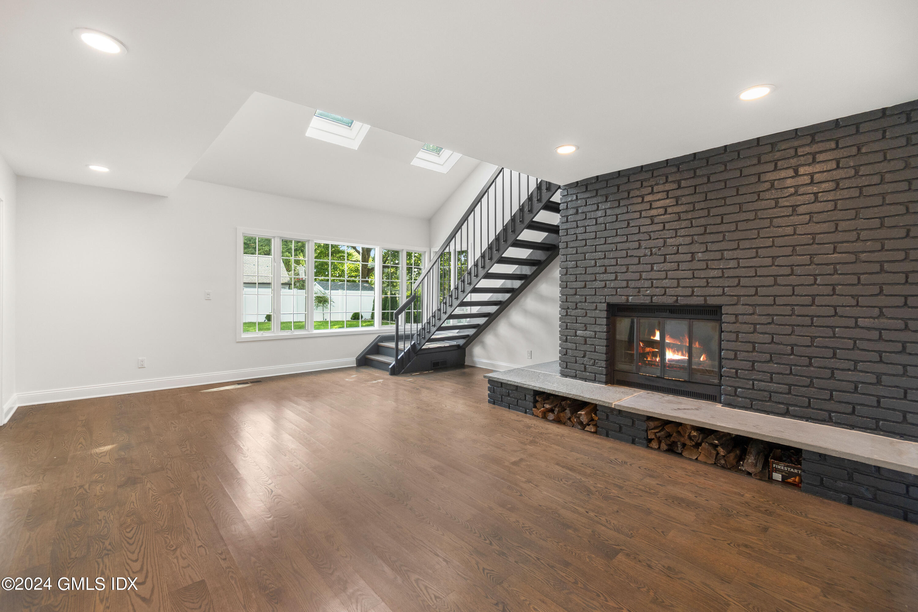 6 Hendrie Avenue