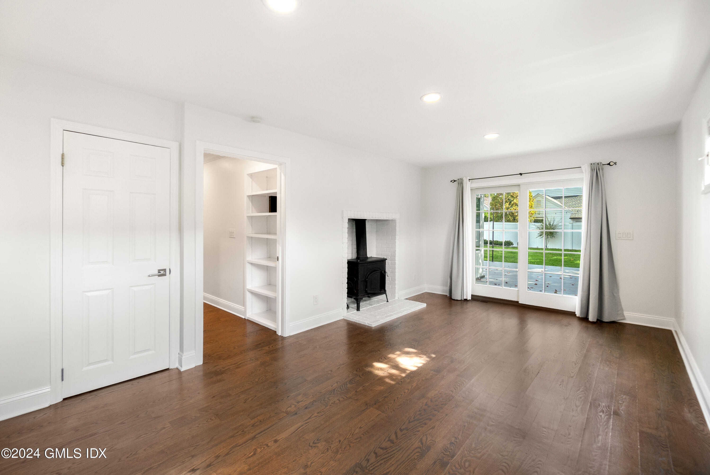 6 Hendrie Avenue