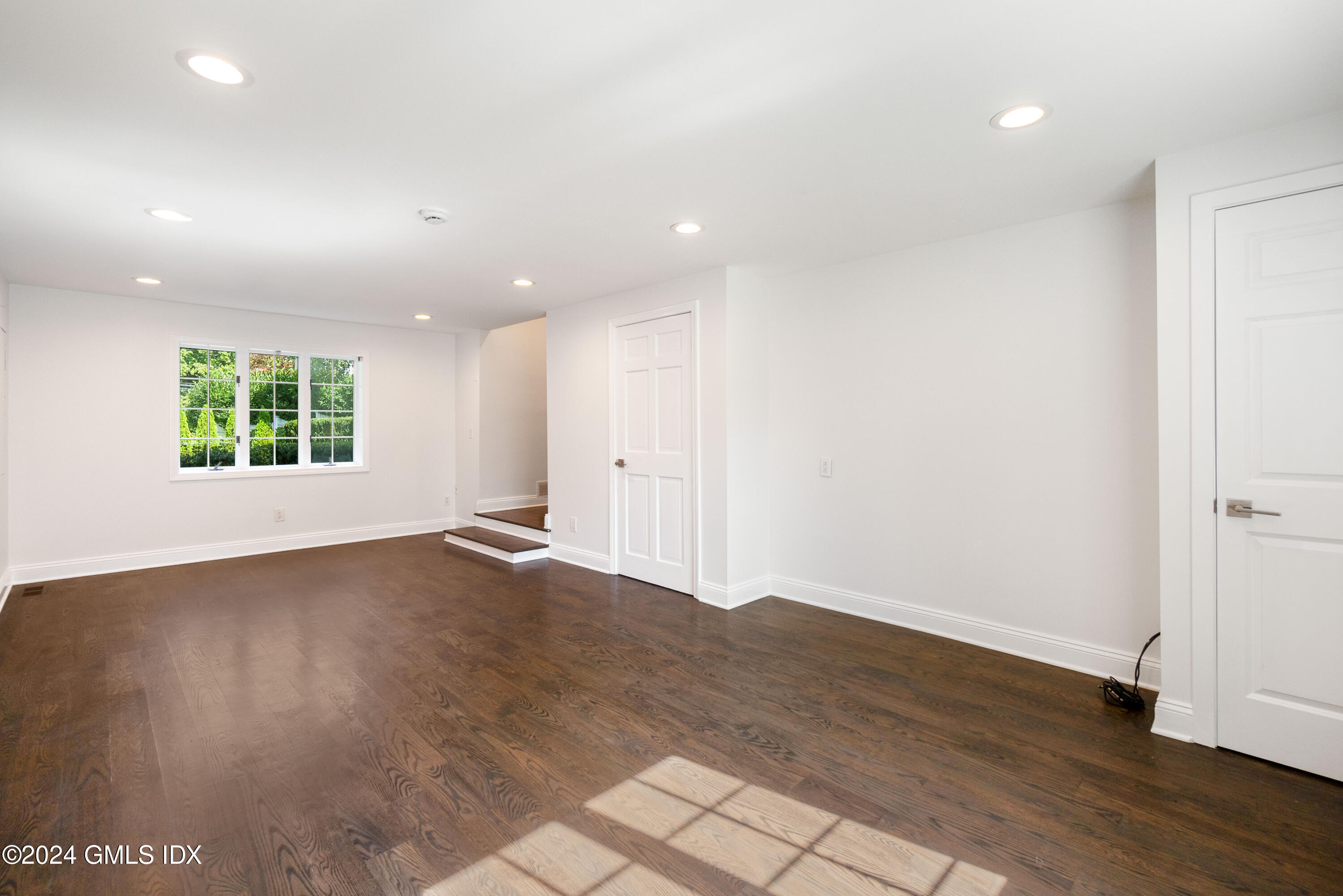 6 Hendrie Avenue