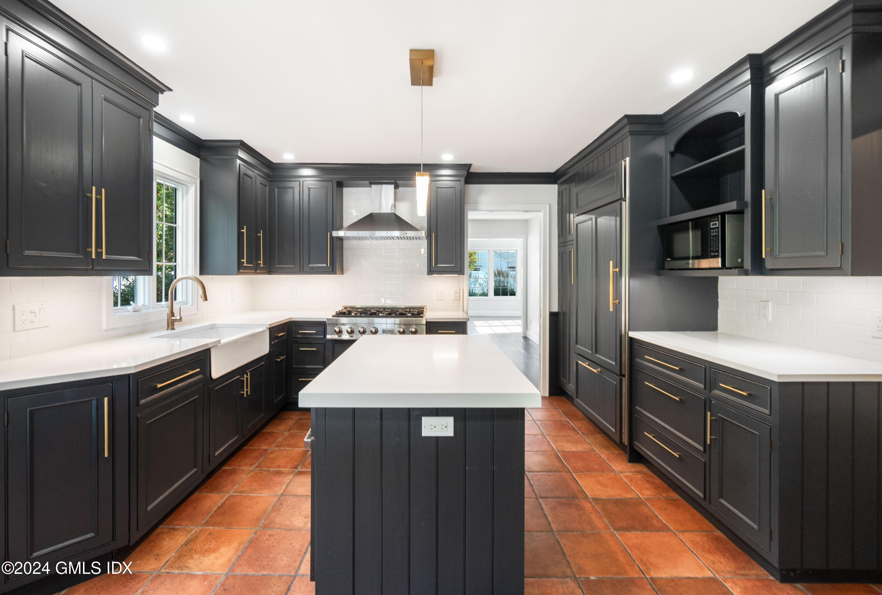 6 Hendrie Avenue