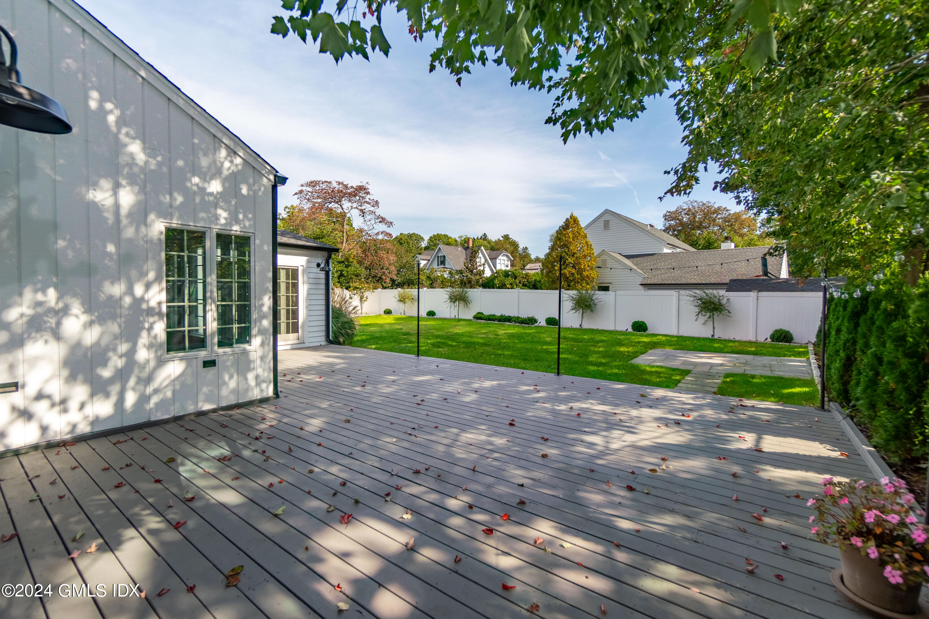 6 Hendrie Avenue