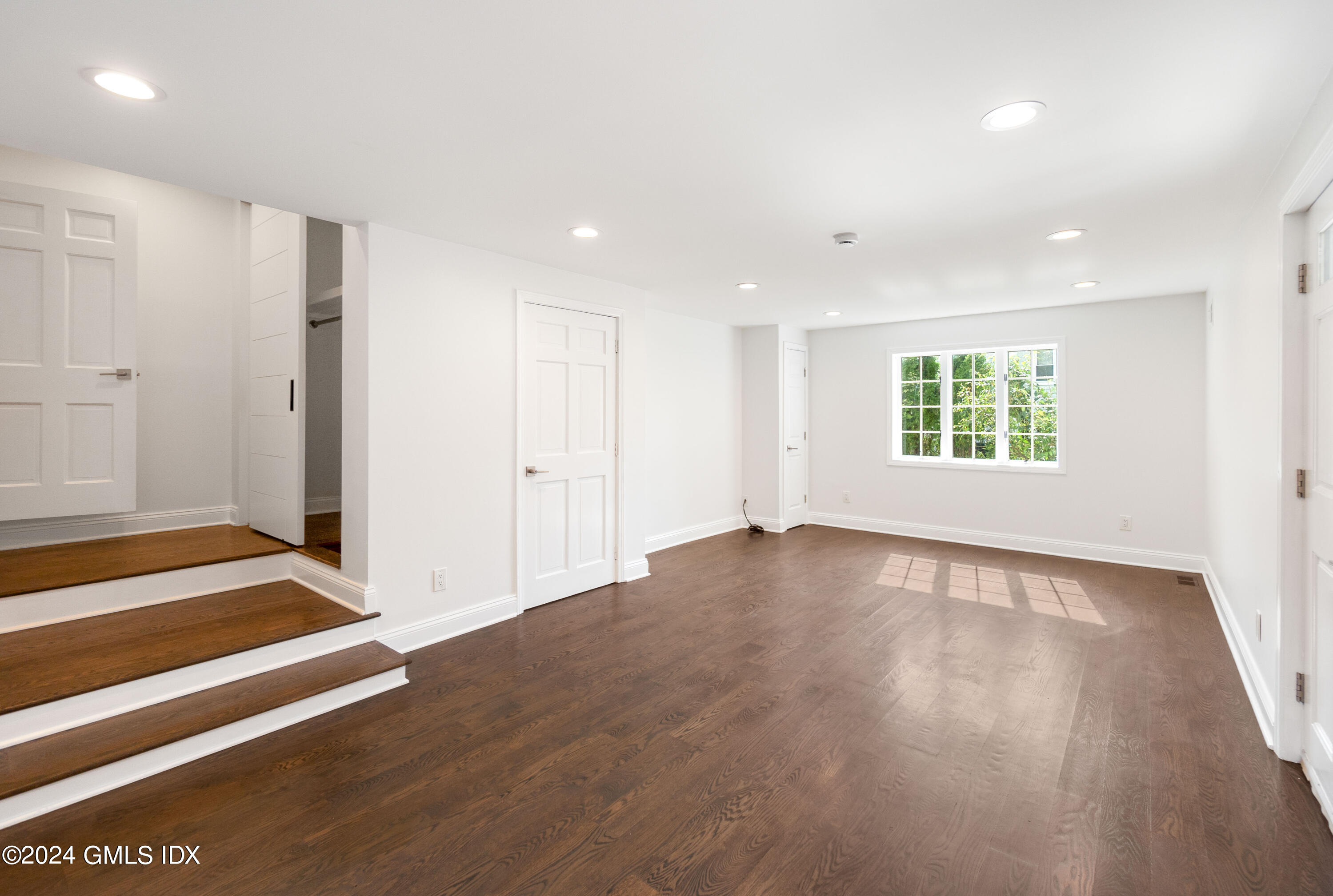 6 Hendrie Avenue