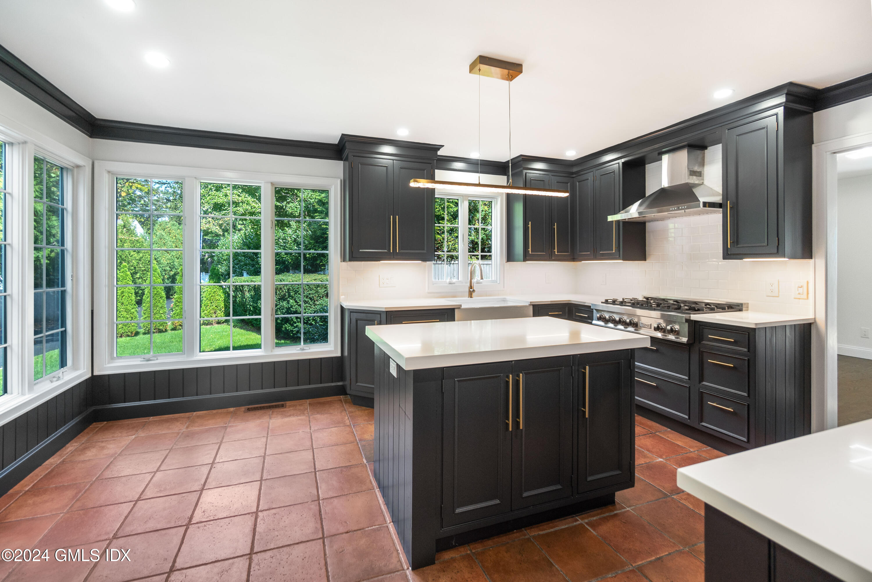6 Hendrie Avenue