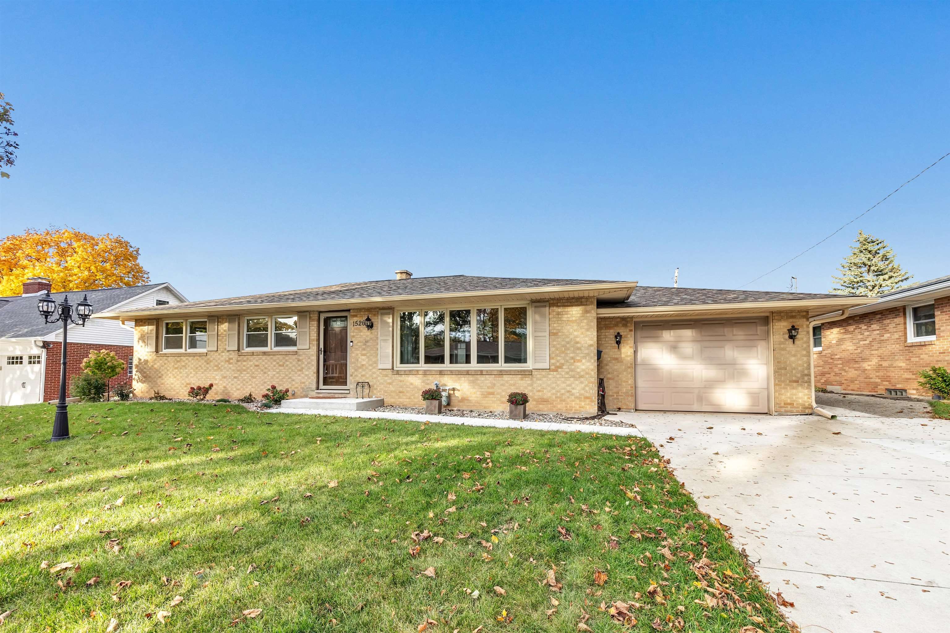 1526 ROCKDALE Street