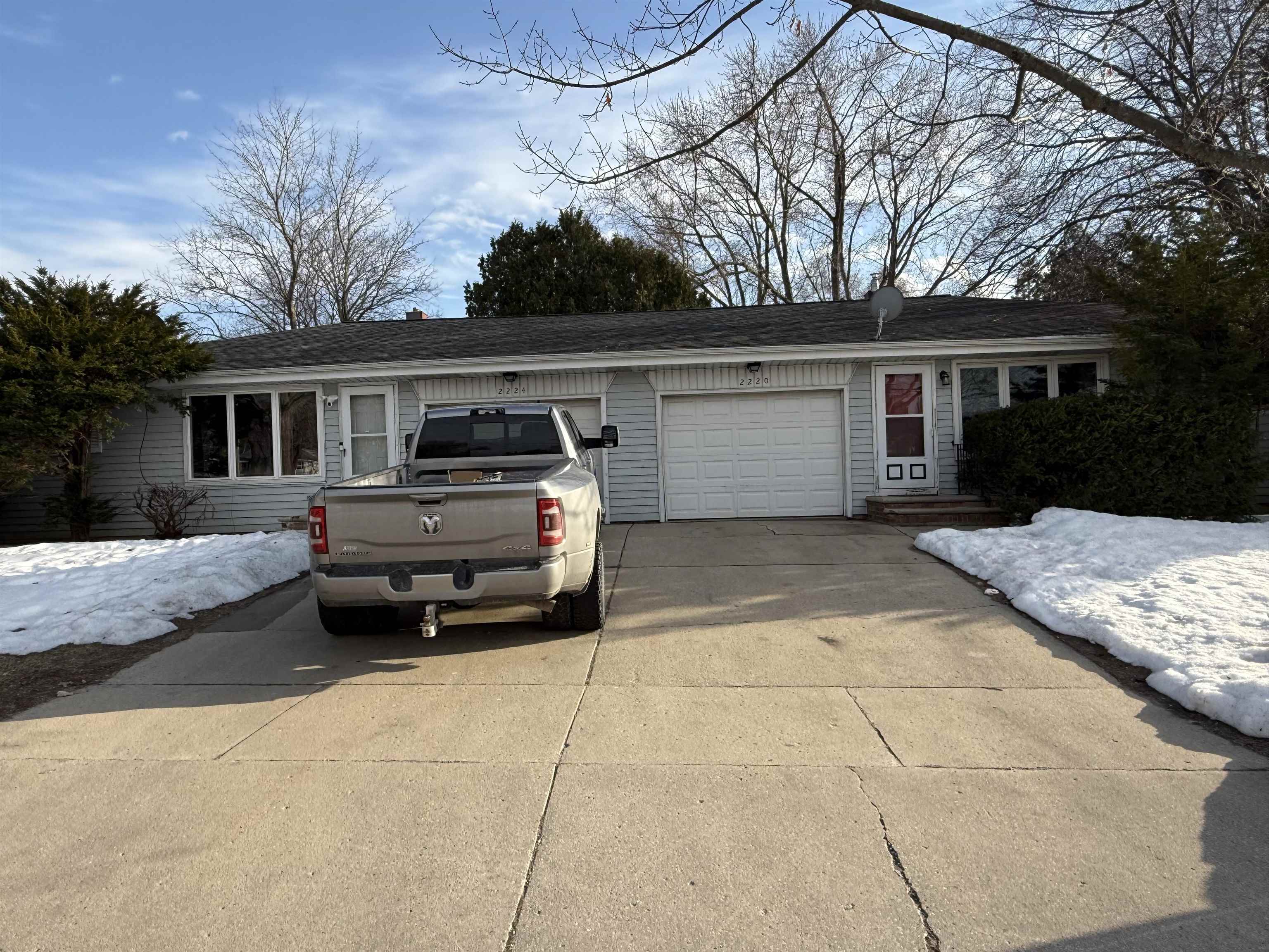 2220 DEER Trail