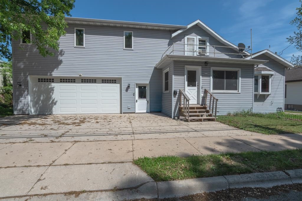 124 S CUSTER Street