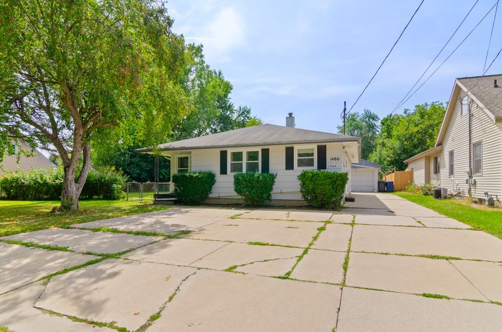 1486 HASTINGS Street