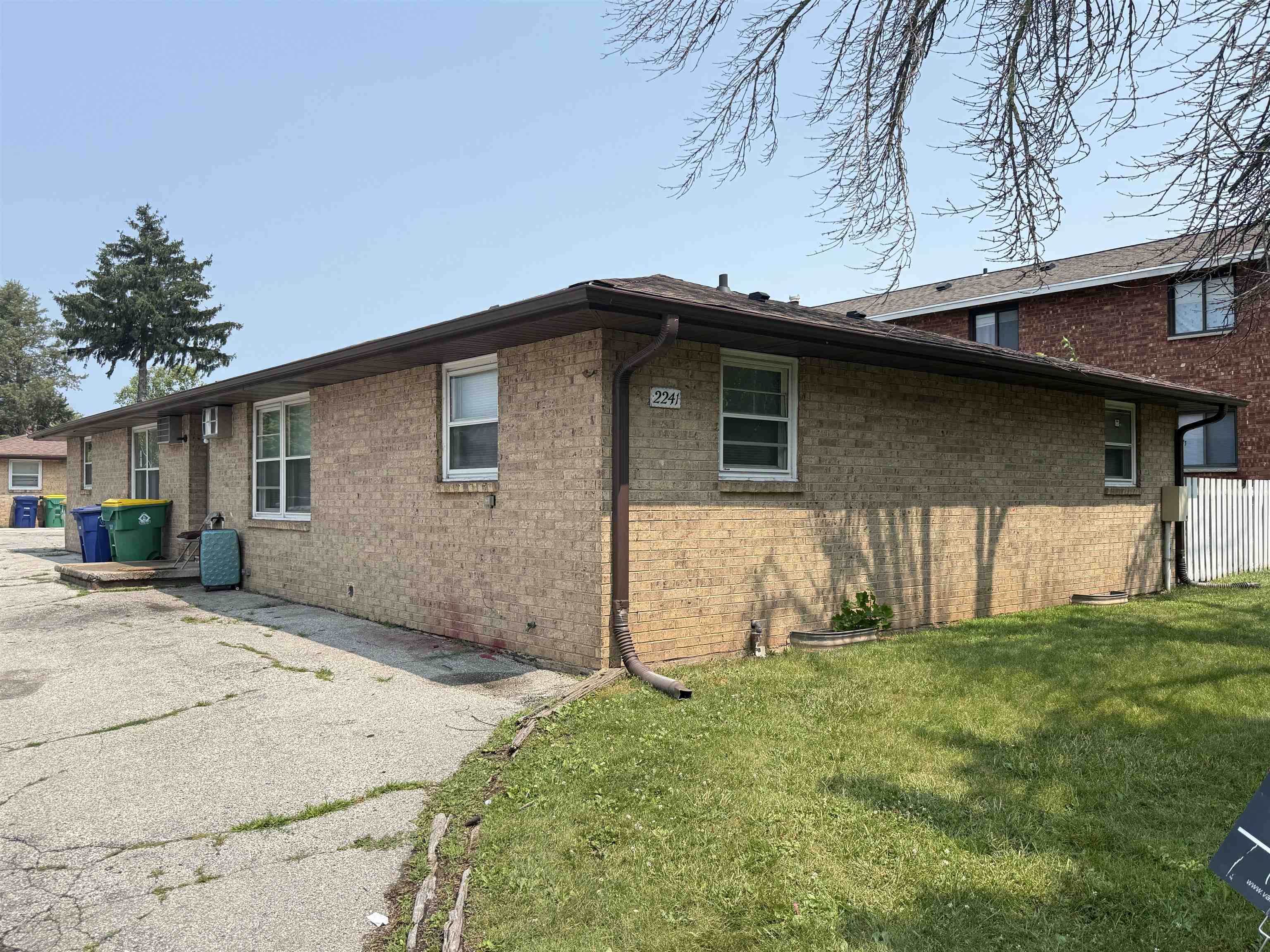 2241 IMPERIAL Lane