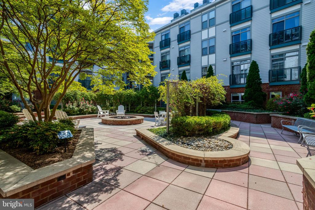 1800 WILSON BOULEVARD Unit: 330