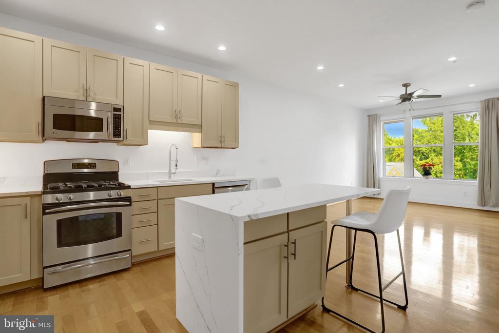 1800 WILSON BOULEVARD Unit: 330
