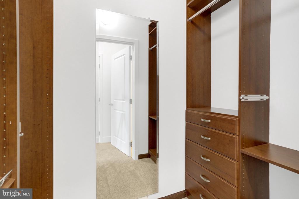 1800 WILSON BOULEVARD Unit: 330