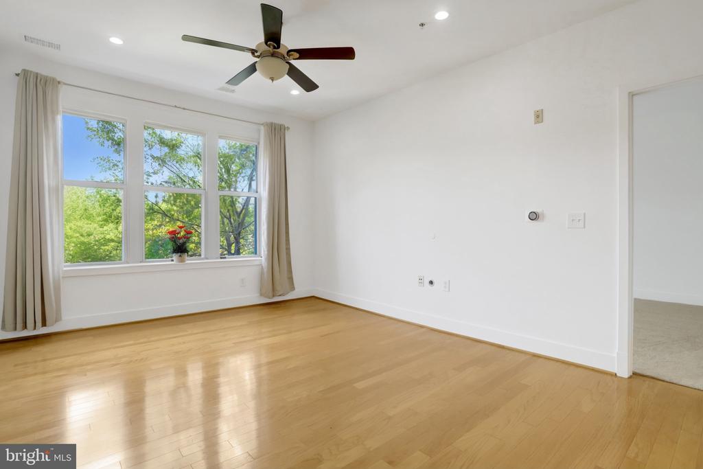 1800 WILSON BOULEVARD Unit: 330