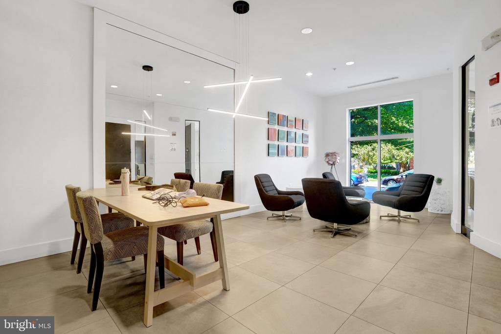 1800 WILSON BOULEVARD Unit: 330