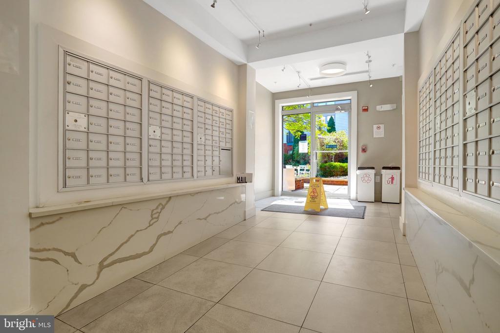 1800 WILSON BOULEVARD Unit: 330