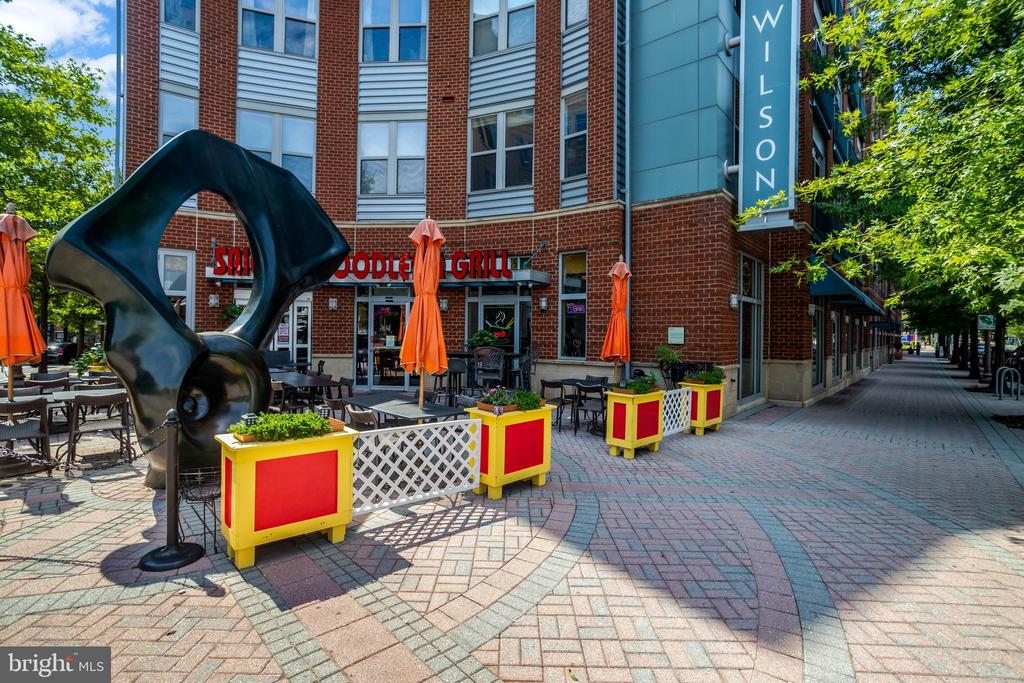 1800 WILSON BOULEVARD Unit: 330