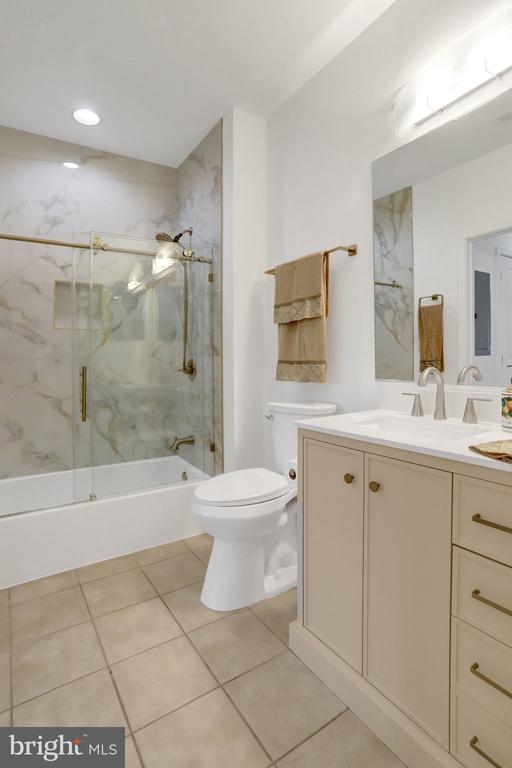 1800 WILSON BOULEVARD Unit: 330