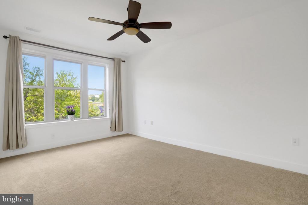 1800 WILSON BOULEVARD Unit: 330
