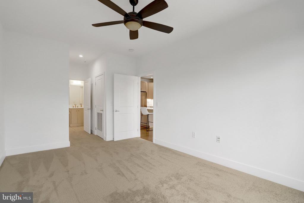 1800 WILSON BOULEVARD Unit: 330