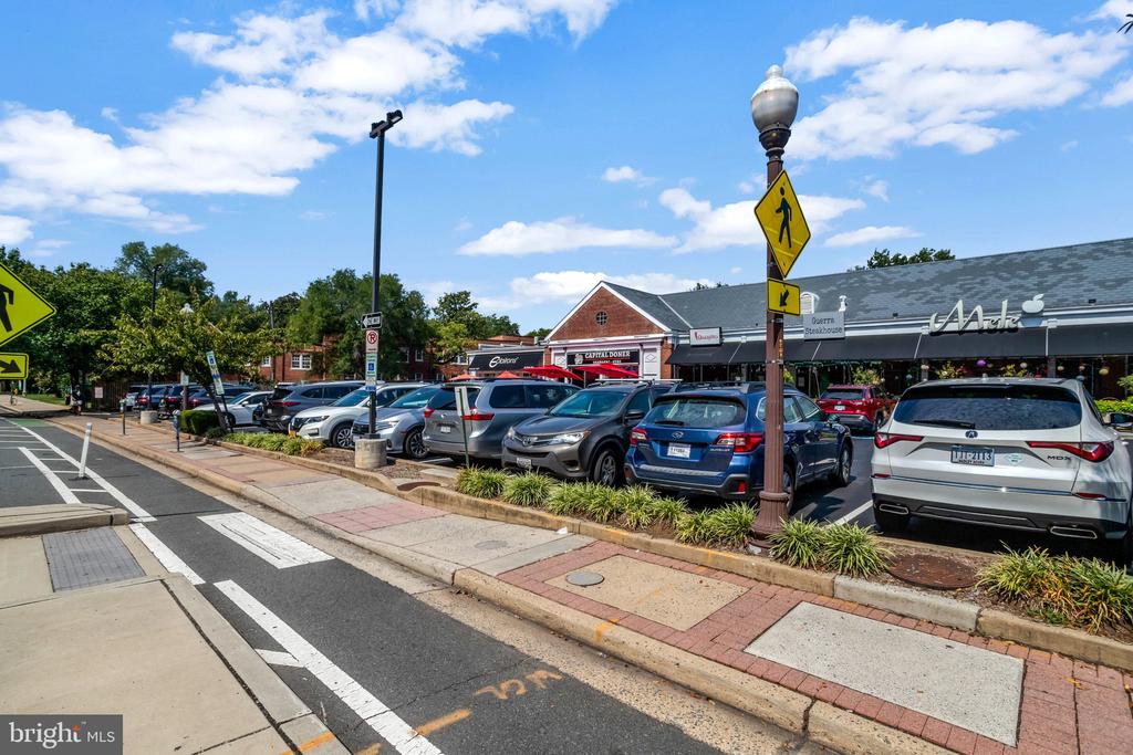1800 WILSON BOULEVARD Unit: 330