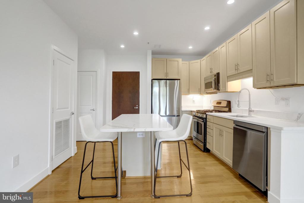 1800 WILSON BOULEVARD Unit: 330