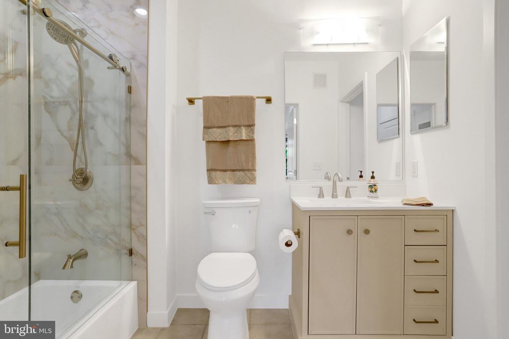 1800 WILSON BOULEVARD Unit: 330