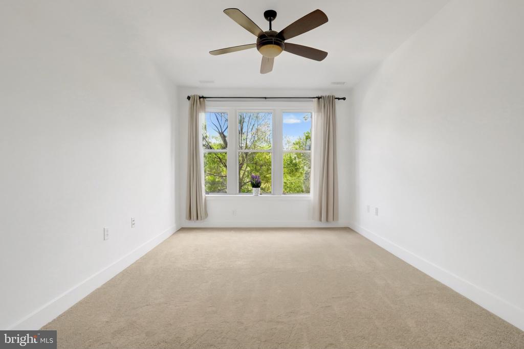 1800 WILSON BOULEVARD Unit: 330