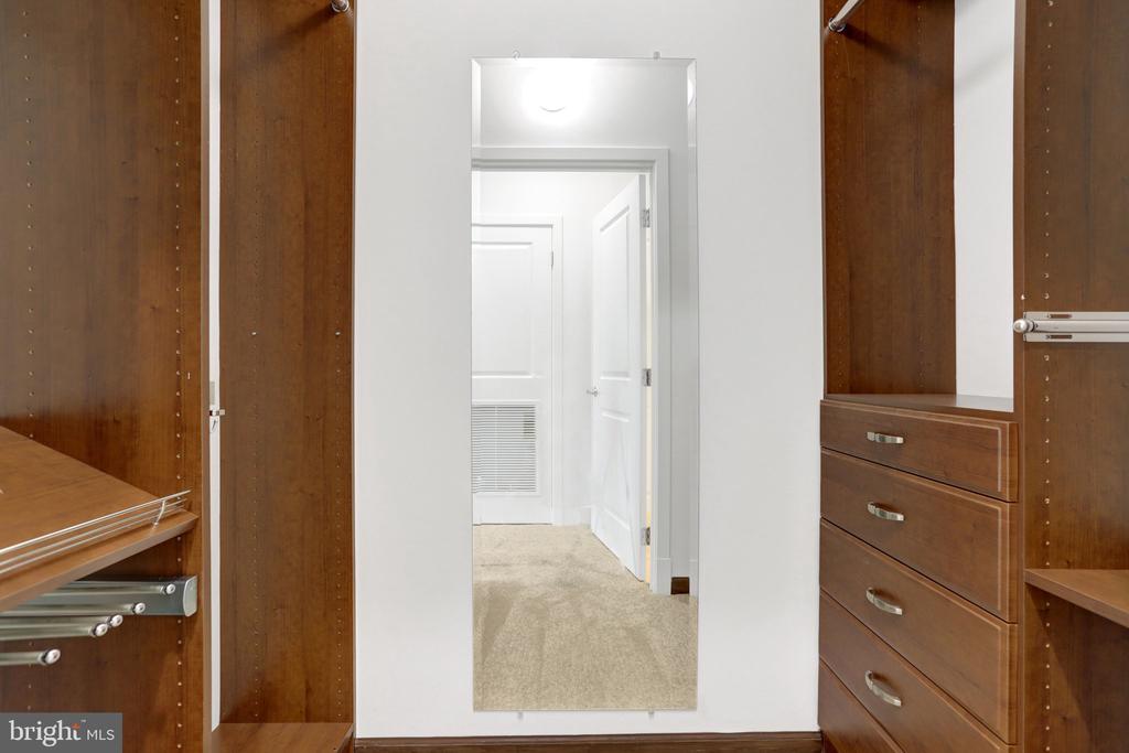 1800 WILSON BOULEVARD Unit: 330