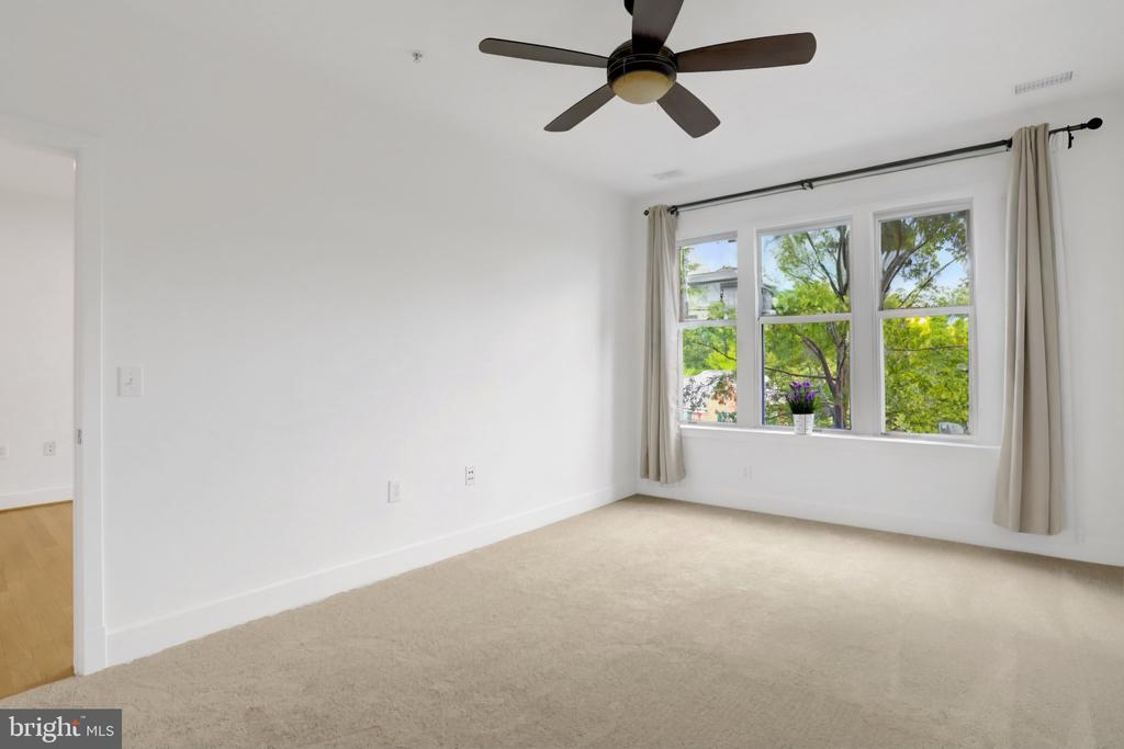 1800 WILSON BOULEVARD Unit: 330
