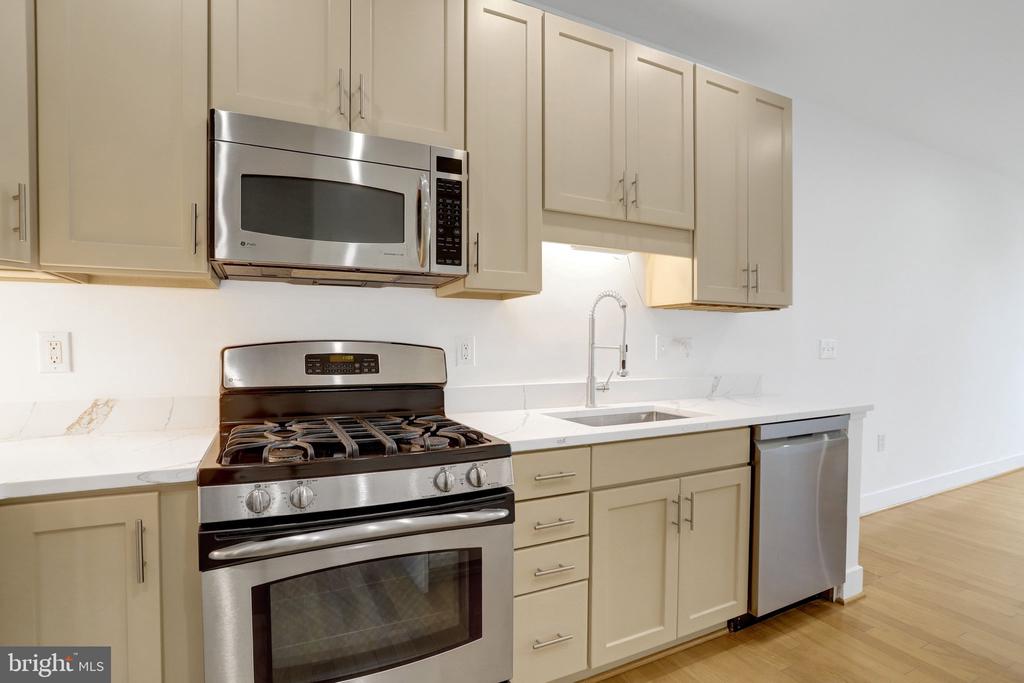 1800 WILSON BOULEVARD Unit: 330