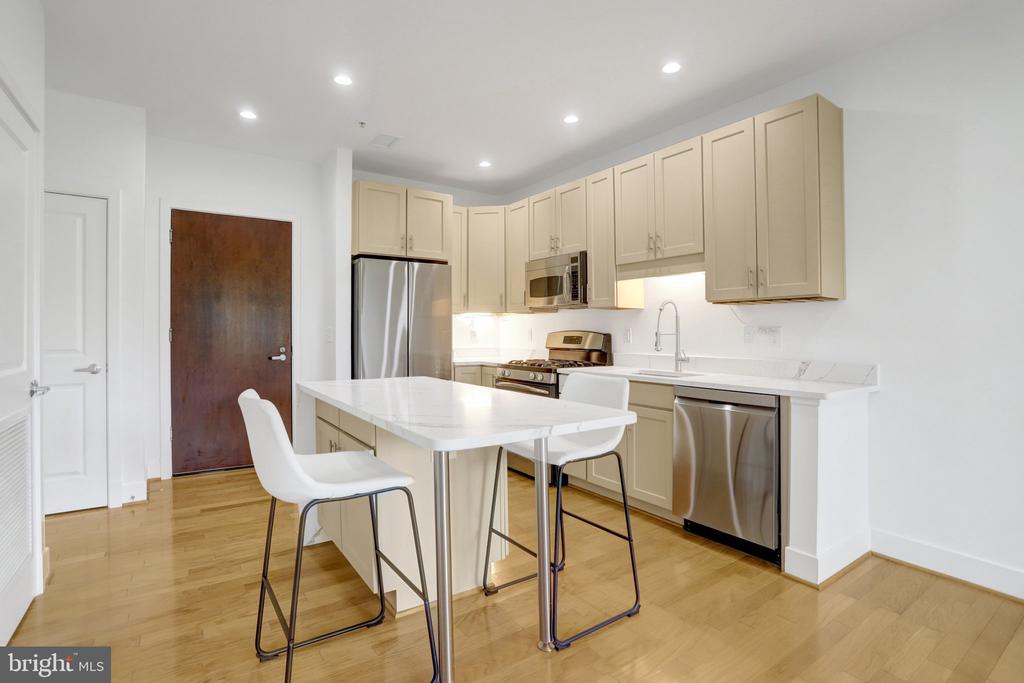 1800 WILSON BOULEVARD Unit: 330
