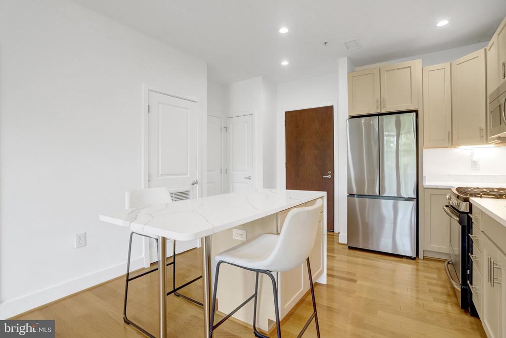 1800 WILSON BOULEVARD Unit: 330